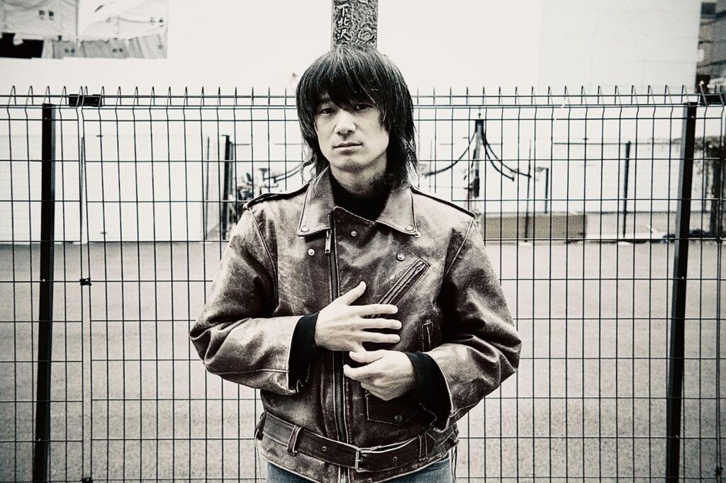 digout_music's tweet photo. <インタビュー>
幻を信じて武道館へ
――a flood of circleが語る『夜空に架かる虹』と20年分の逡巡

@afoc_official 
 🔗 https://t.co/1wtHBtO1sT https://t.co/CvXUrrr7rA