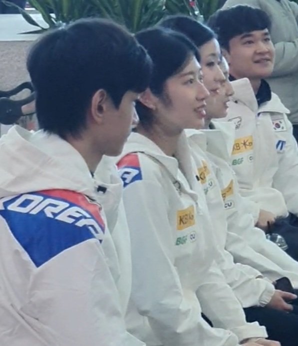 준환이 오빠 형 올때를 기다리는 동생들