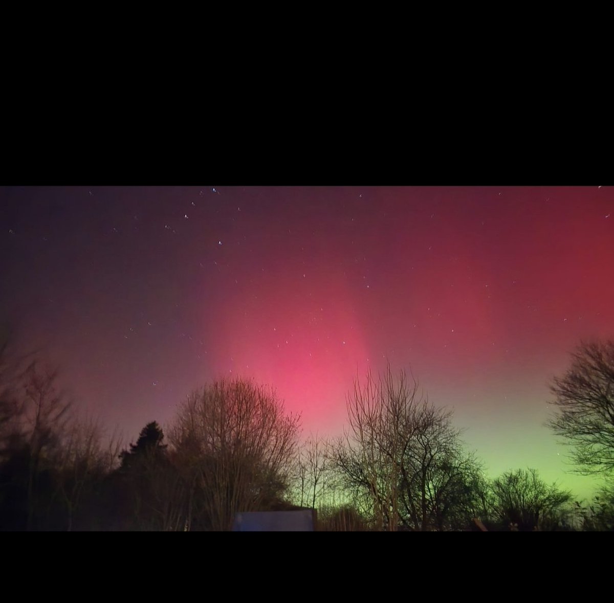 Moin.
Wahnsinn, Polarlichter über Westfalen!
Gerade über WA erhalten, die Nacht auf den 20.01.26, zwischen 23.00 und 02.00 Uhr.
Danke an die Fotografen.