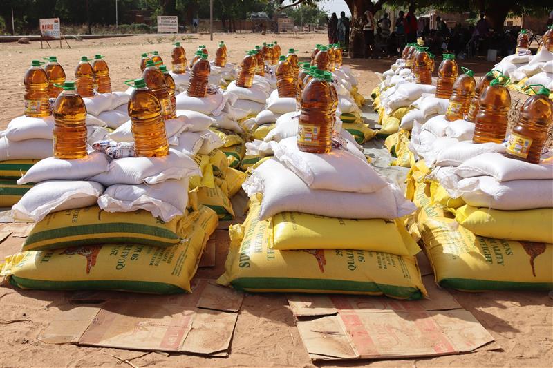 SaveChildrenBF's tweet image. 📍À Djibasso, dans la Kossi, 300 ménages déplacés internes ont reçu une aide alimentaire essentielle grâce au Fonds Humanitaire de @SaveChildrenBF