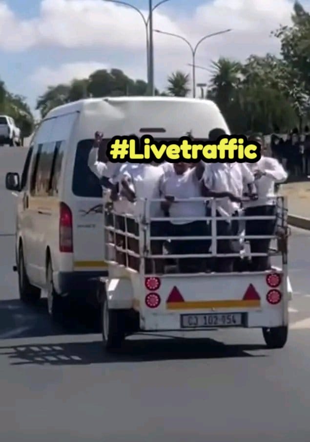 SuziMare3's tweet photo. 🤬😡🤬😡
As we are still trying to deal with the Horific Crash from yesterday.

Taxi overloaded with kids and a trailer full of school kids 💔💔💔💔💔

#Vanderbijlpark 
Vaal
#livetraffic 
#arrivealive https://t.co/ZVUoiwdPuZ