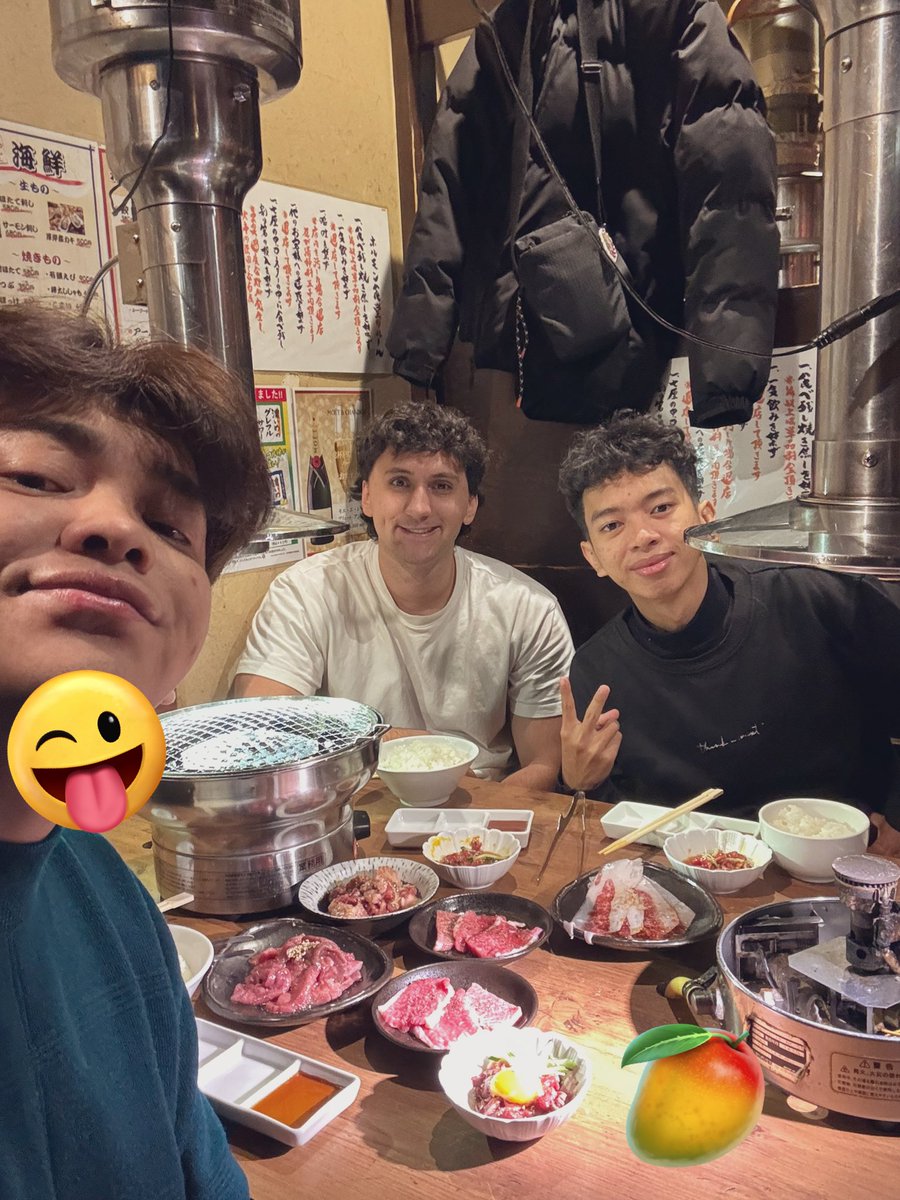 xMendosan's tweet image. 焼肉！！！w/ crumbs &amp;amp; ezflash
チームマンゴーフルパじゃないけどw
Where’s flame? 
#apex #mangowin #ALGS札幌