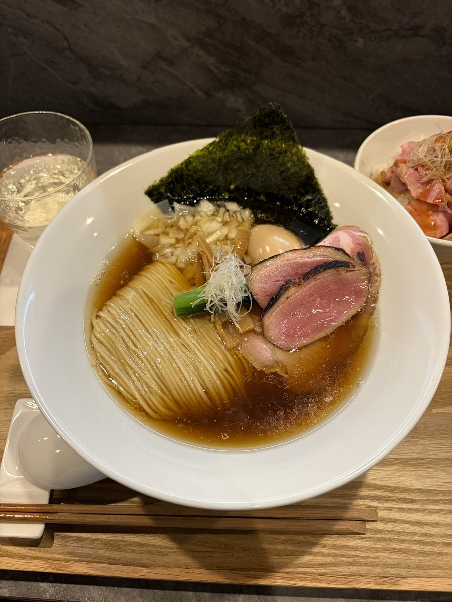 erotalk's tweet photo. 本日のラーメン(6杯目)
お久しぶりのこちらへ
特製煮干+チャーシューめし
旨い💯💯💯
今日は寒いからサイコー👍
御馳走様でした
#RAMEN_MATSUI
#新宿御苑
#四谷 https://t.co/jp97G9cTcU