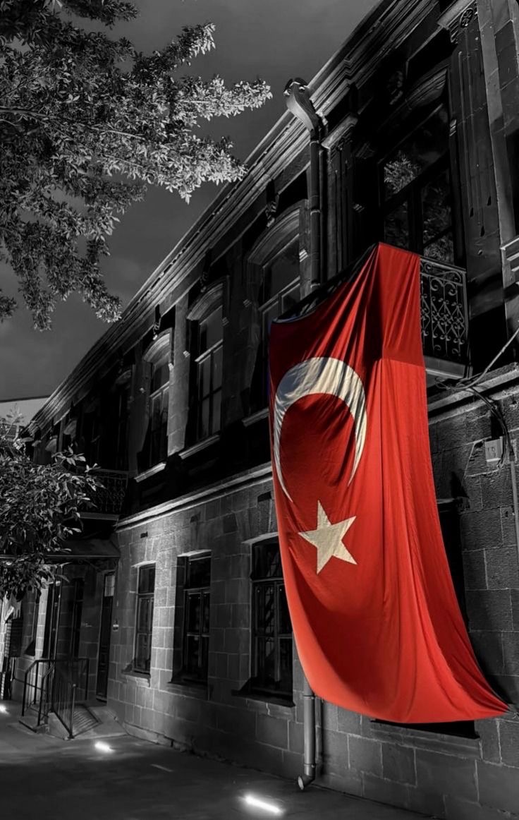 ➖Arş-ı Âlem şahit olacak TÜRK'ün zaferine.

Sıvası dökük hanelerin gözleri yollarda olan analarından, 
yedi kat gök semada evvelce gidenlerimizden alınacak helâlliğimiz var.!!