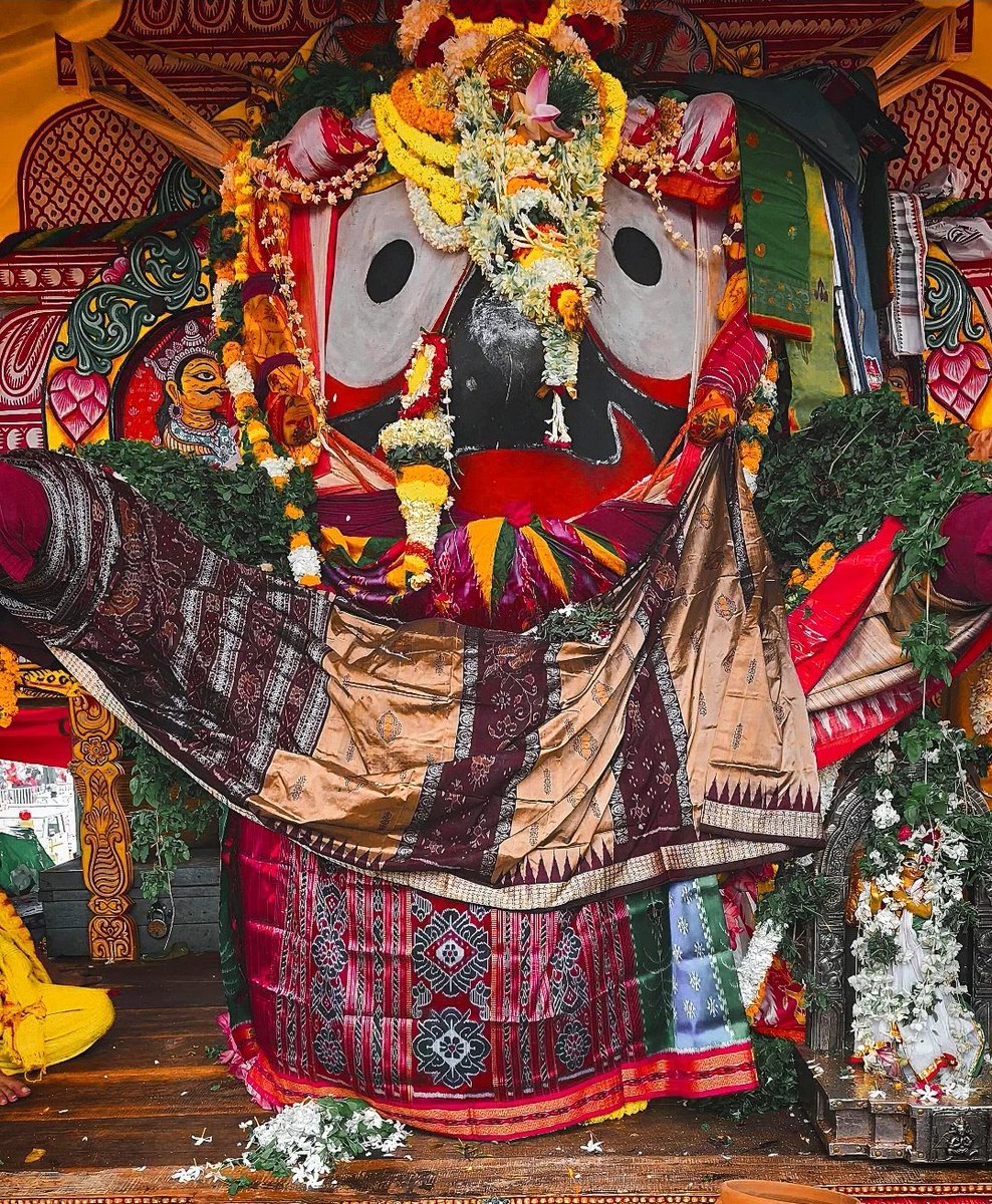 ଜଗା ଯଦି ଆପଣେଇଛି,
.
.
ସାରା ଦୁନିଆ ଦୁରେଇ ଦେଲେ ବି, କିଛି ଫରକ ପଡ଼ିବନି ✍️
#ହେ_ନାଥ 🙏