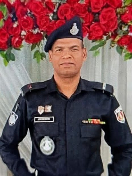 বিম্পির কাছ থেকে অবৈধ অস্ত্র উদ্ধার করতে গিয়ে শহীদ হলেন মোতালেব হোসেন ভূঁইয়া। দেশ মাতৃকার তরে সন্ত্রাসীদের নৃশংস পিটুনিতে জীবন বিলিয়ে দিলেন।   অধিকাংশ মিডিয়ার খবর সন্ত্রাসীদের গুলিতে নিহত হয়েছেন তিনি।  সত্যি হচ্ছে পিটুনিতে নিহত হয়েছেন।