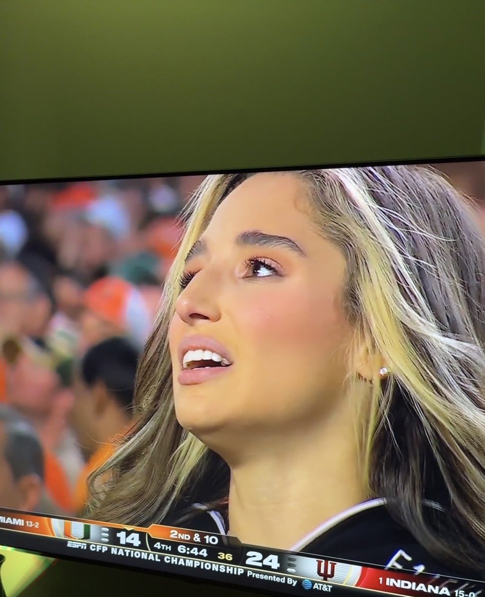 OldManMachine's tweet image. Confirmen si así todos cuando vimos a  la Licenciadas Danger en la final del Colegial #NCAAFootball #indianavsmiami #Hurricanes @Abella_Danger 🤣🤣🤣🤣🤣