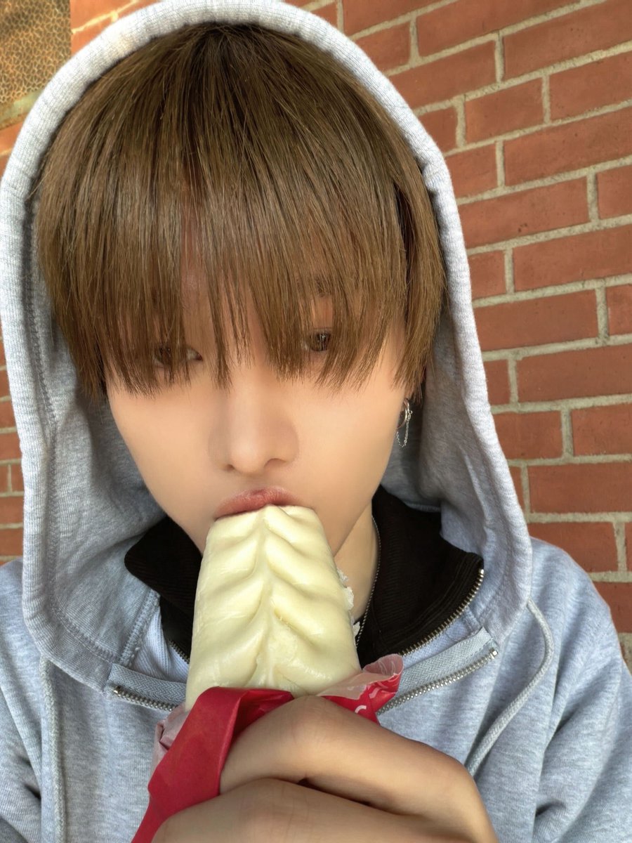 letskyomen's tweet image. 260120 #京助 #KYOSUKE 위버스 DM

🦭 교자 도그(만두 핫도그) 먹었어 ^^
🦭 후드티만 입고 갔더니 너무 추웠어 ㅋㅋㅋ 히히

아!!! 남자애교뭔데💗💗💗💗💗💗💗💗💗💗