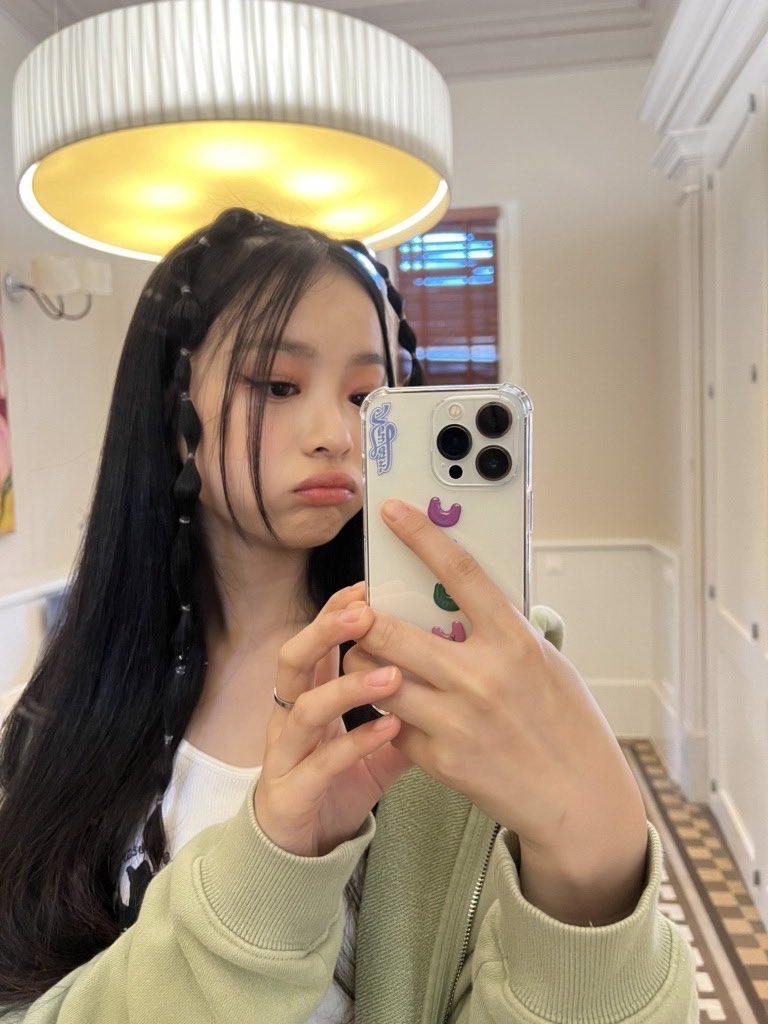 hanni archive⁵ tweet media