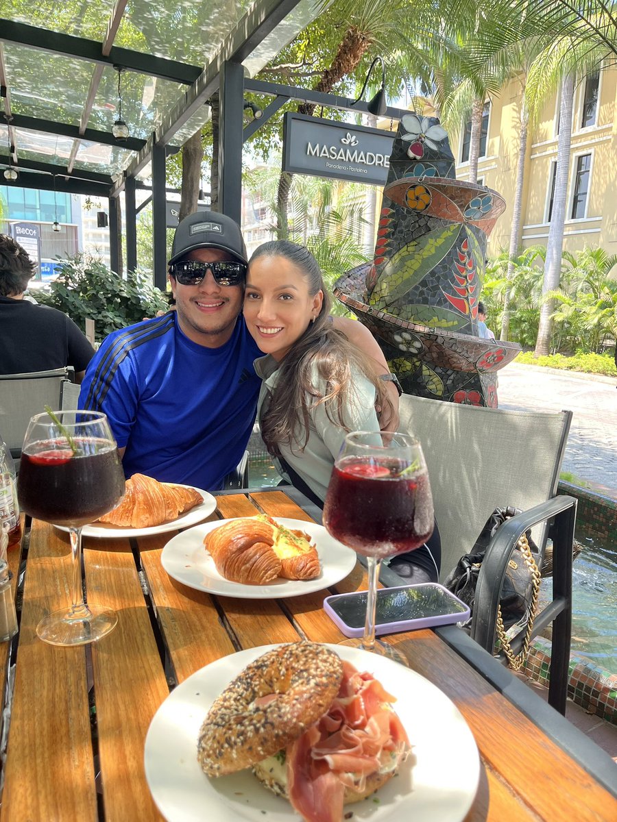 joelsalgado4's tweet photo. 🥂🍾🙏🏾❤️ @EmilyAnguloJ https://t.co/JeEZvYewya