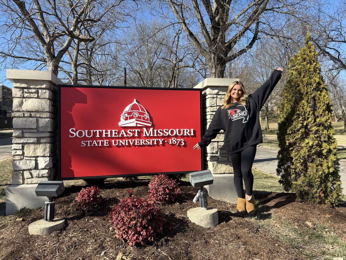 Daphne Galason('27) tweet media