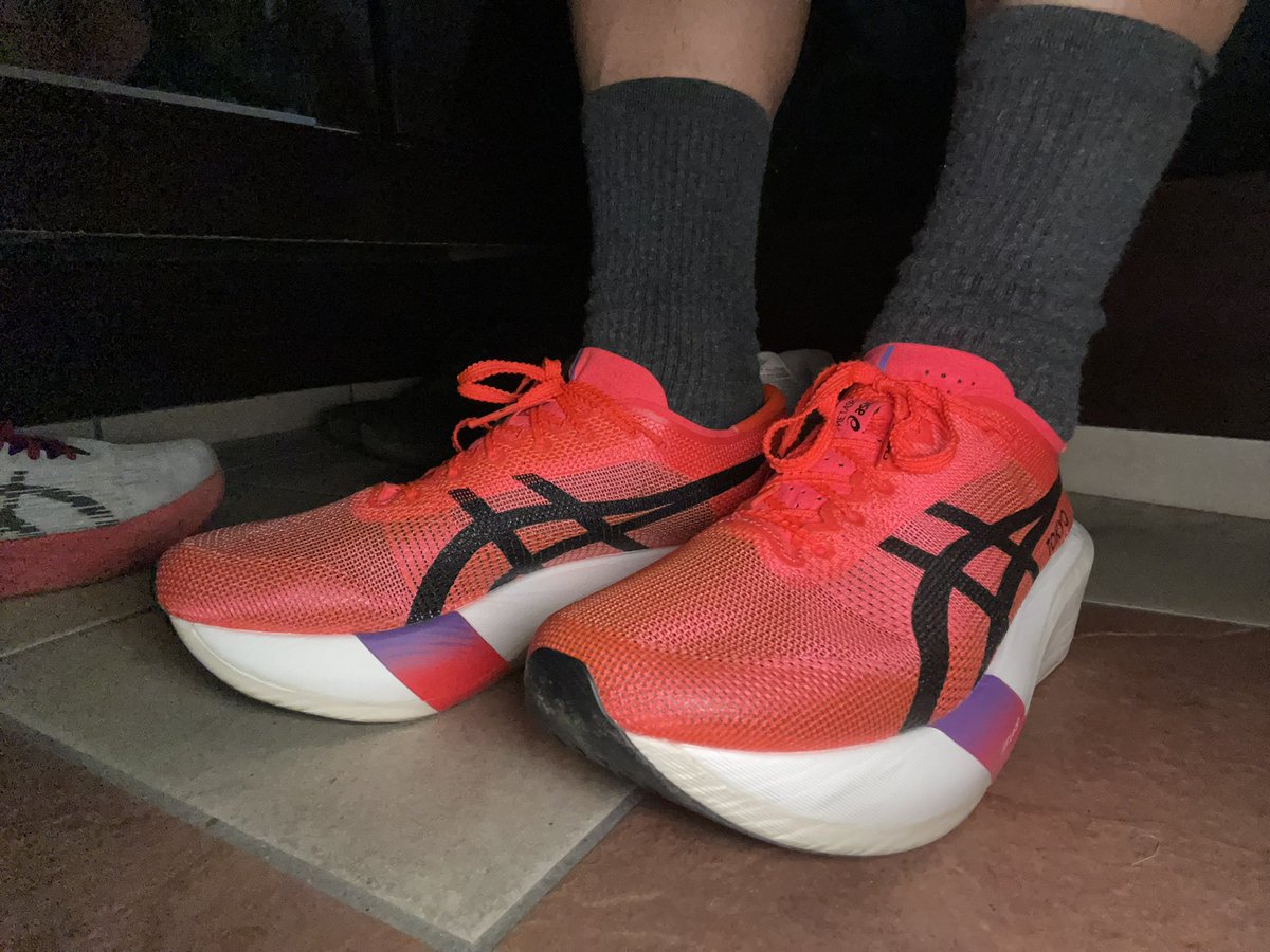 yakebe_daddy's tweet photo. メルカリでポチったメタスピードエッジトーキョー👟✨
先日ポイントでもらった商品券を売ってペイでけた🤑
よかった〜😮‍💨
衝動買い焦る←飲んでる時🍻

 #METASPEEDEDGETOKYO https://t.co/usjHSnlTSZ