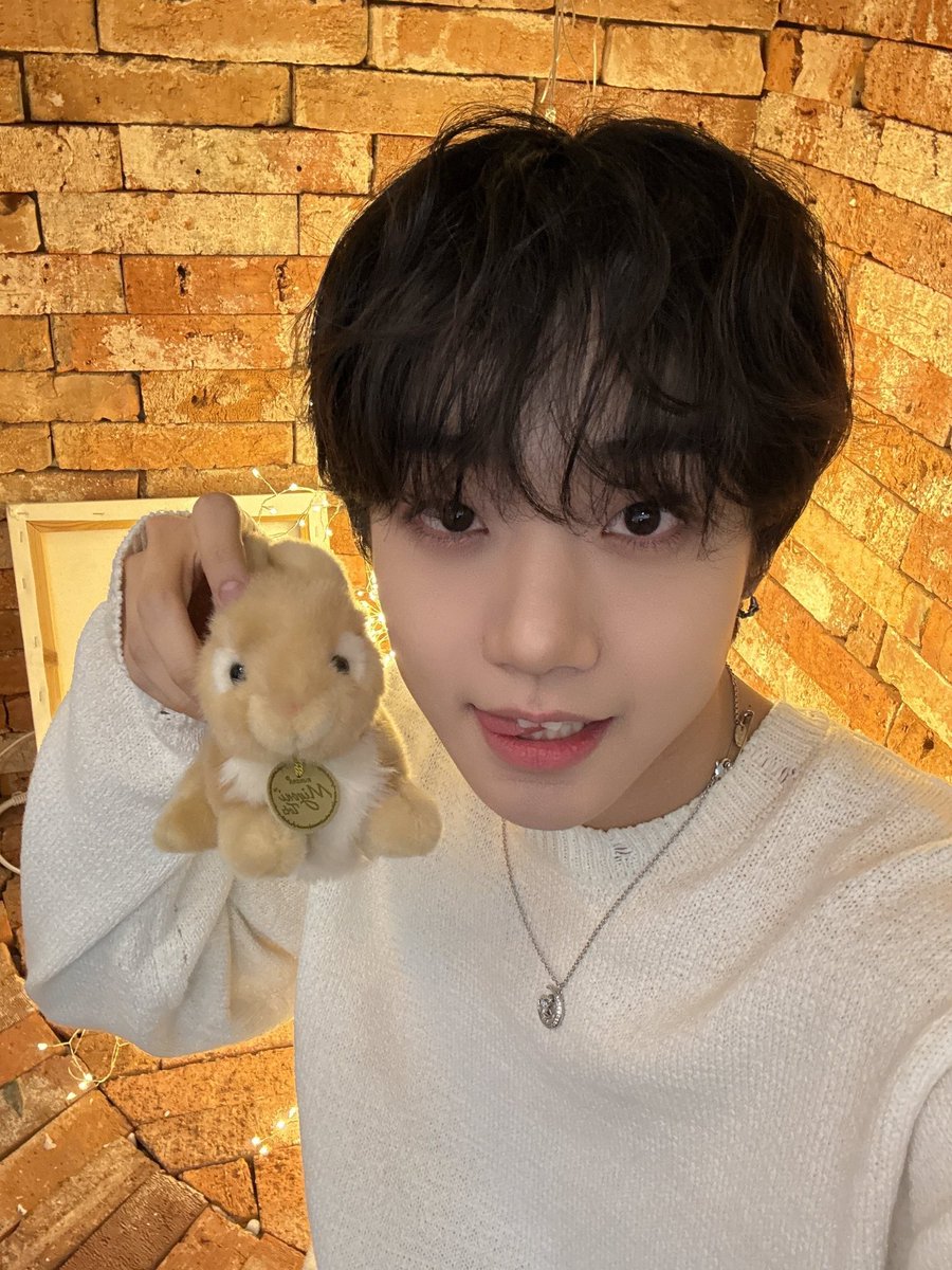 from_X 

[#HAVIT] Avec un mignon petit lapin… 🐰🐇🤍 

#하빛 #TRENDZ #TO_FRIENDZ #TRENDZ #트렌