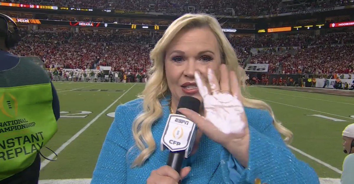 wizardsfanreact's tweet image. Holly Rowe is the last thing Uruk-hai see before battle.

@sportsiren
