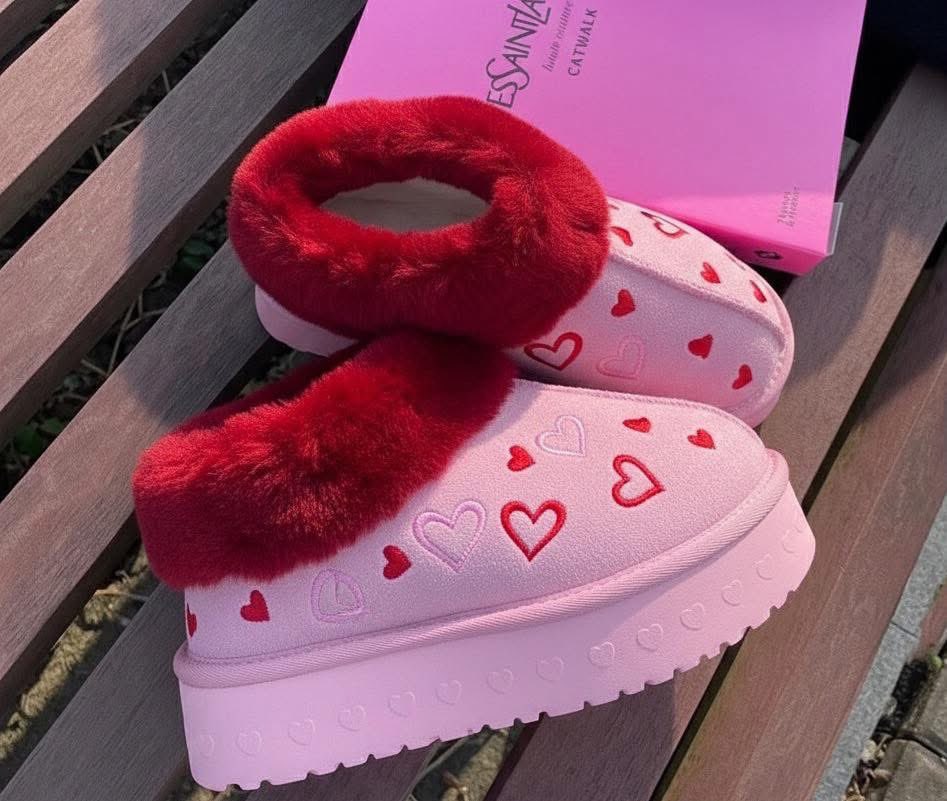 seleena6166's tweet image. Ya stuck on UGGS but these are soooo freaking cute to me 🥰💕❤️
