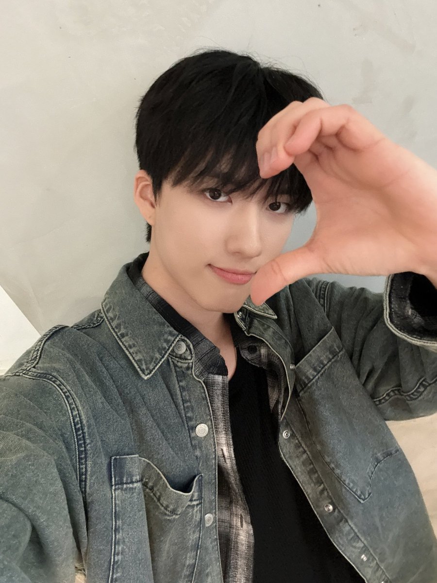 from_X 

[#HANKOOK] je t'aime 😘

#조란국 #TRENDZ #TO_FRIENDZ #TRENDZ #트렌
