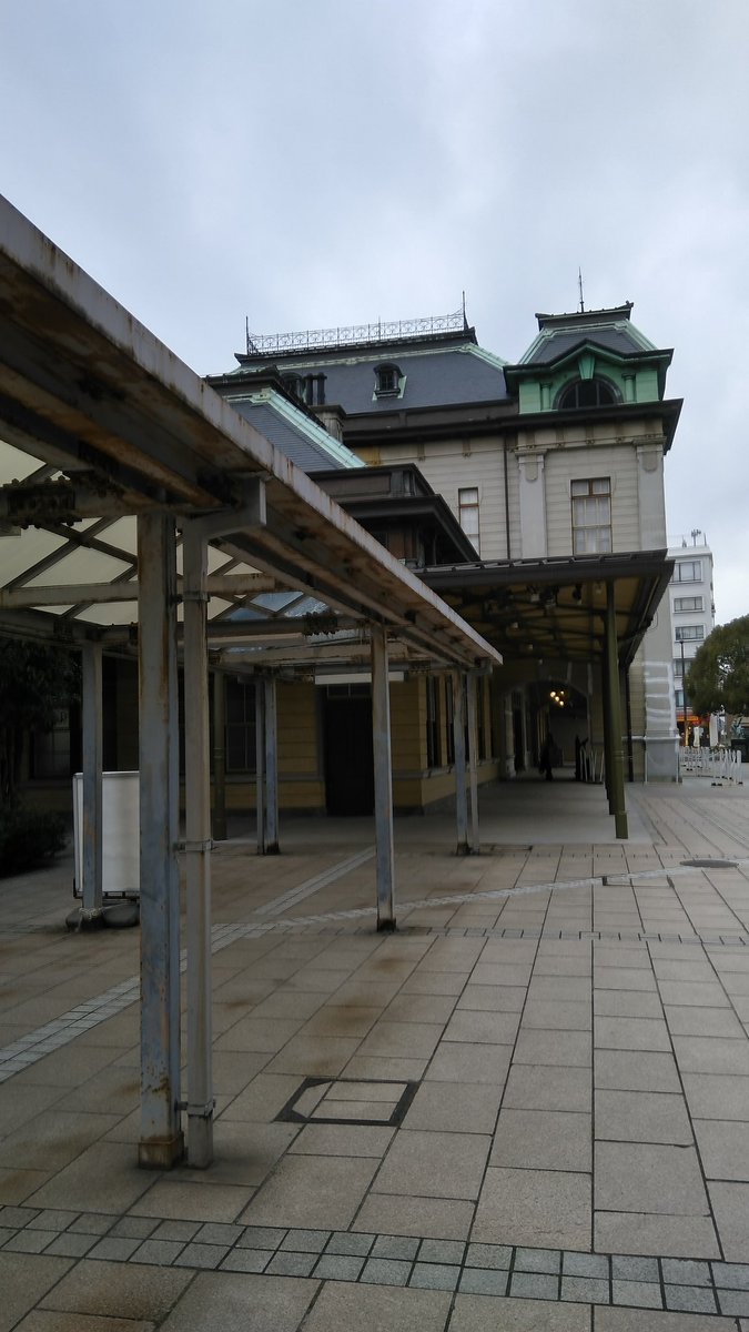 真冬の門司港駅へ横から🎥