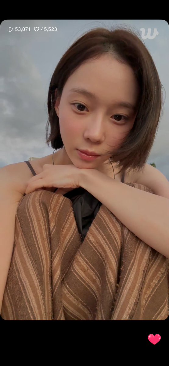 peruting's tweet image. The prettiest jumpscare 😂 Ung puro dagat lang pinapakita sabay surprise!! Vacation mode pa ang Minjeong. 😍😍