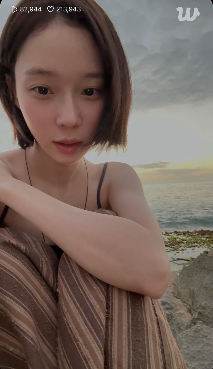 merrym3rx's tweet image. น้องหนาวมาไลฟ์ แล้วชั้นกดเข้าไลฟ์มา ชั้นตาย บอกให้ชีกลับมาเล่นกับใจ ชีก็มาเล่นกับใจจริง ๆ สวยมากไม่ไหวอะ ชุดอะไรเนี่ย (ใส่อีกนะ) ㅠㅠㅠㅠㅠㅠㅠㅠㅠㅠ 🫠🫠