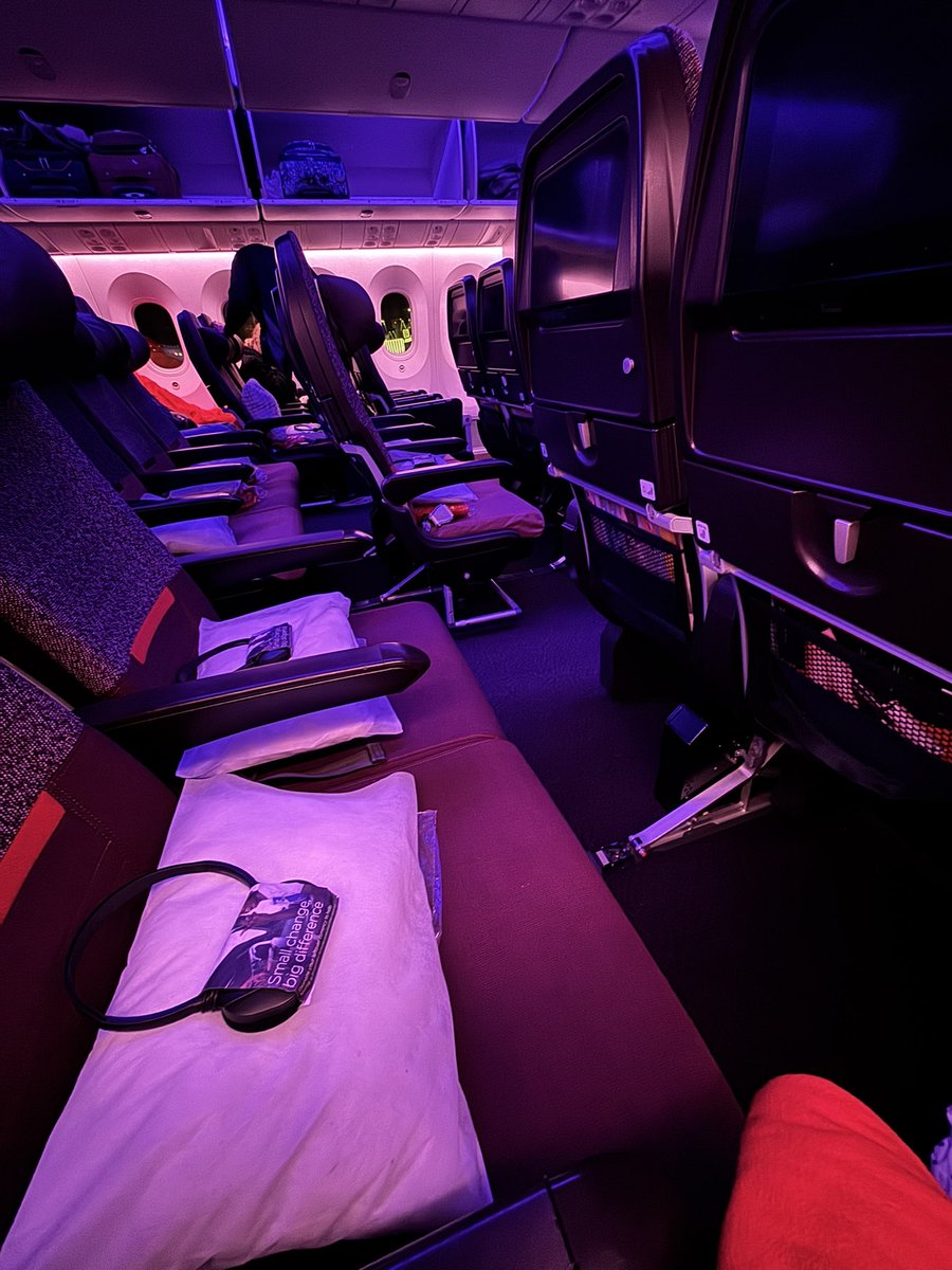 Empty flight on the way home too? 😮‍💨
I’m making a blanket fort and no one can stop me
See ya later, Vegas 👋🏼