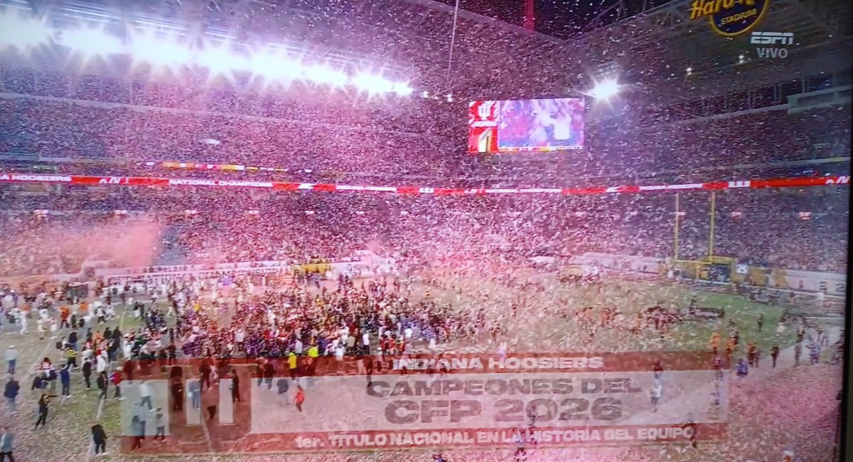 jllagas07's tweet photo. @IndianaFootball Cuando los sueños son realidad ... ¡el despertar no se hace esperar!!!
El reloj miente, no dura lo mismo en la pausa de los dos últimos minutos.
- Confieso que en tu silencio, borre algunos sentimientos, por ahí. Pero fue en legítima defensa...
"Muchas felicidades..." https://t.co/dqYYi8IZFs