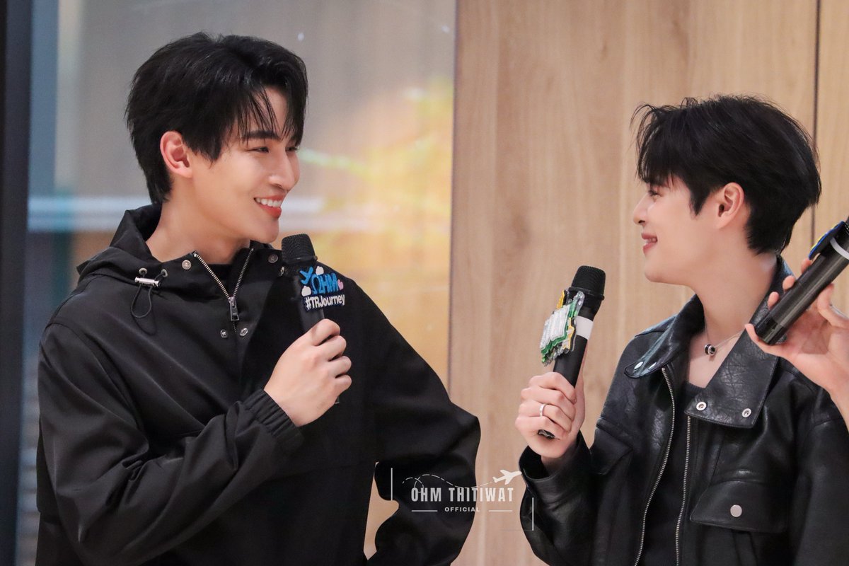 OhmThitiwatOFC's tweet photo. 🐻: น้องนอร์ธ~
🐶: ครับ แด๊ดดี้~

MRS PRESS TOUR

#MyRomanceScammerLIVE
#OhmThitiwat @ohmthitiwat 
#OhmPoon https://t.co/nvI9pVdTNt