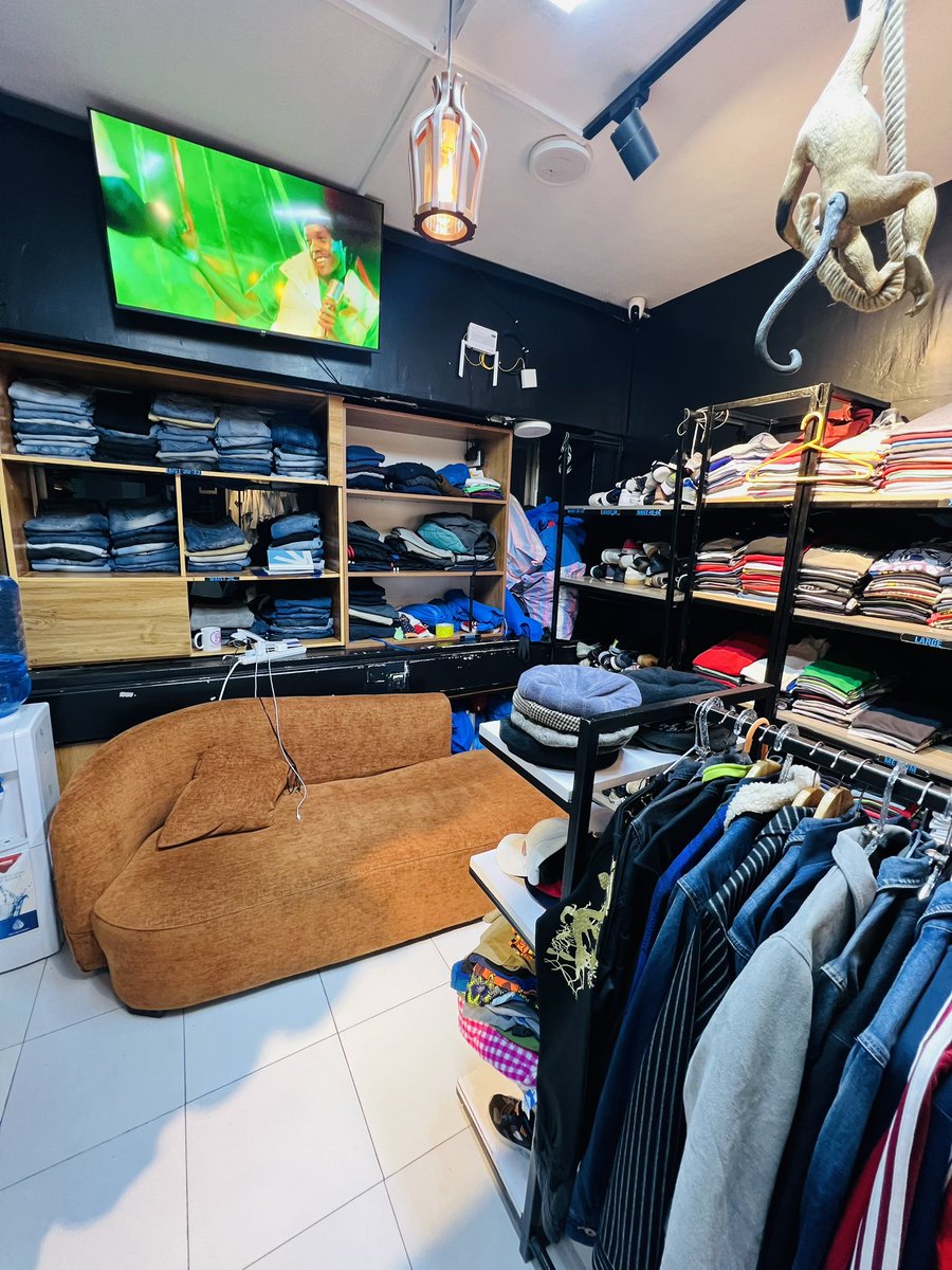 Wakuu kujeni leo niwaplug with the best quality mens outfits💯👌
Price list
Shoes 2500-400
Jeans 1500
Shorts 600
Tshirts 500
Polo tshirts 600
Official sweaters 1000
Jackets 1500-2500
Vest 450
Belts 600
Capes 800
Bags 2500
Flannels 800
Delivering done countrywide🚚

Retweet widely