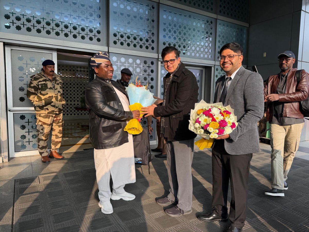 Countdown Begins for #IICDEM2026 ✨

#ECI welcomes the delegates from Nagiria on their arrival at New Delhi for #IICDEM 

🗓️ 21-23 Jan, 2026

📍 Bharat Mandapam

#IIIDEM 
Election Commission of India