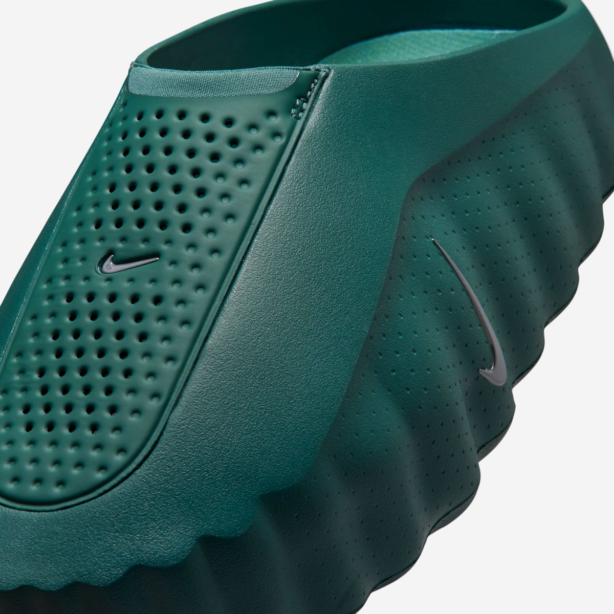 KicksFinder's tweet photo. Close-Up Shots https://t.co/0HvHRm49Sz