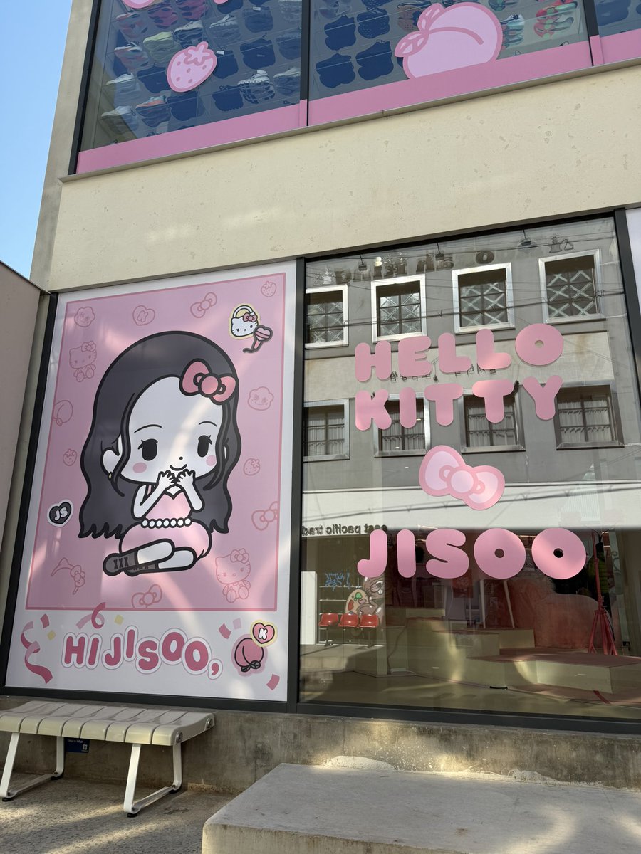 Jisooimniduuh's tweet photo. Hello Kitty x Jisoo 💗💗💗
#헬로키티지수 #HelloKittyJisoo https://t.co/yr3fFnkRGu