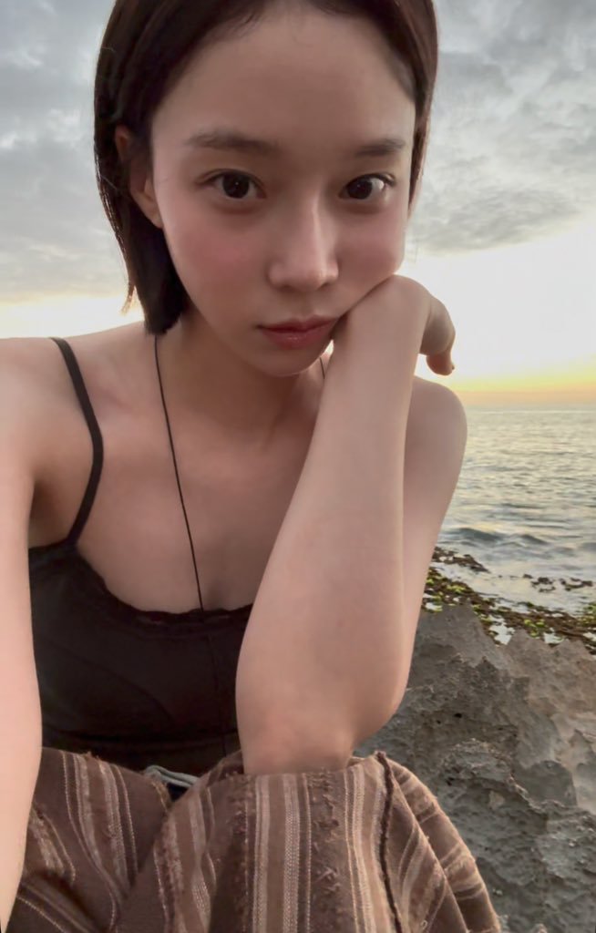 mjkmwntr's tweet image. aespa’s whereabouts 

KARINA - Back to Korea after her schedule in Milan
GISELLE - Los Angeles
NINGNING - Malibu 
WINTER - Hawaii