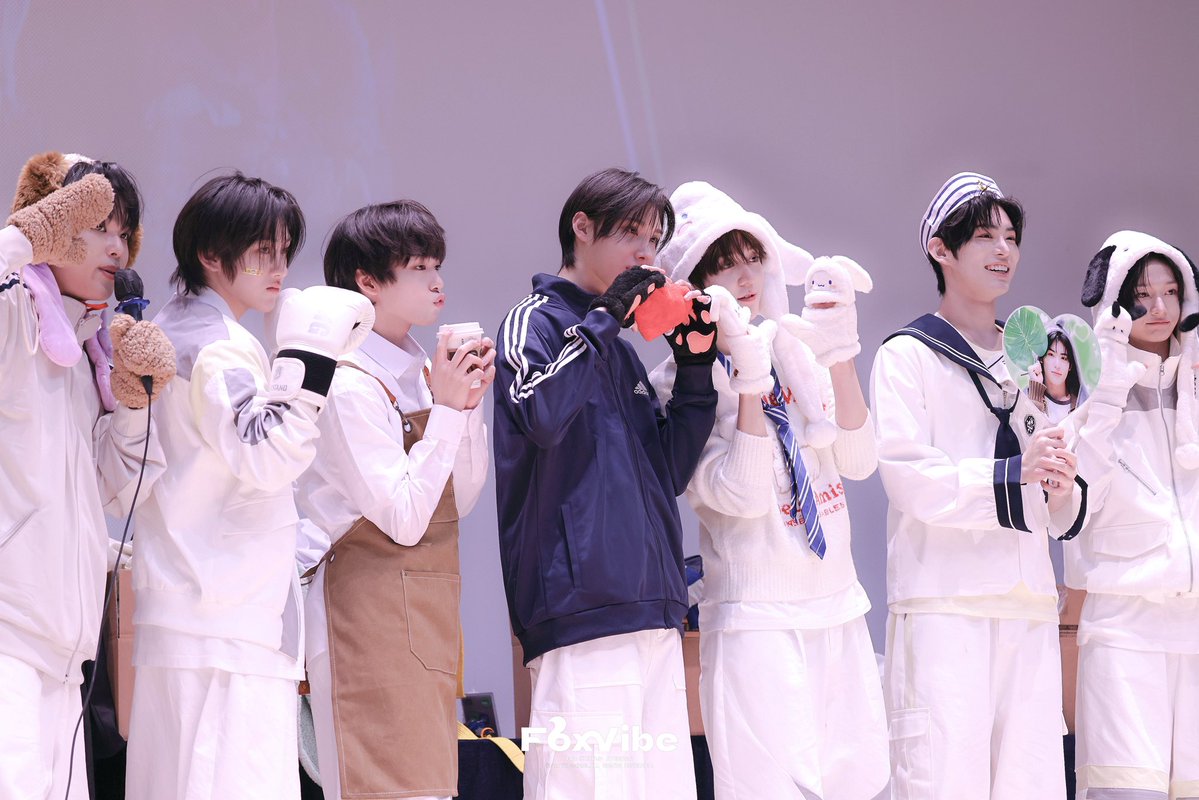 킥플립 1주년 축하해요 🎉

#킥플립 #KickFlip
#KickFlip_1st_Anniversary
#내일의_내일에도_함께일_킥플립과_위플립