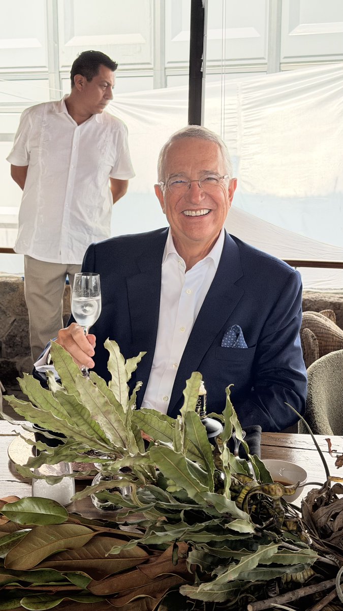 Antes de dormir, les voy a dejar aquí este "Tío Richie de la suerte". Si llega a los 5,000 RT, les grabo una clase de cómo los #Gobiernicolas les roban al esconder impuestos en todos los artículos que ustedes consumen a diario, y luego culpan a los empresarios por los altos