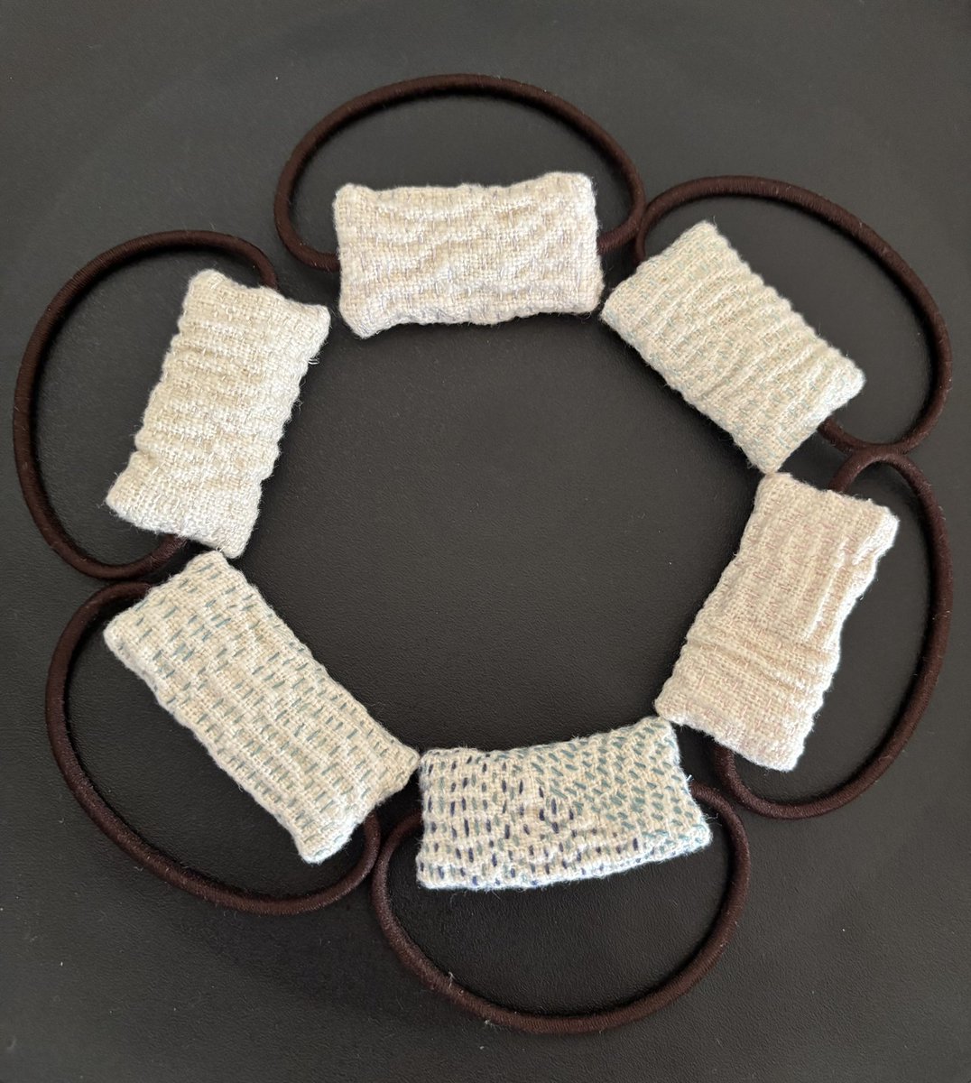 インドの刺し子『カンタ刺繍』のヘアゴム❁⃘*.ﾟ