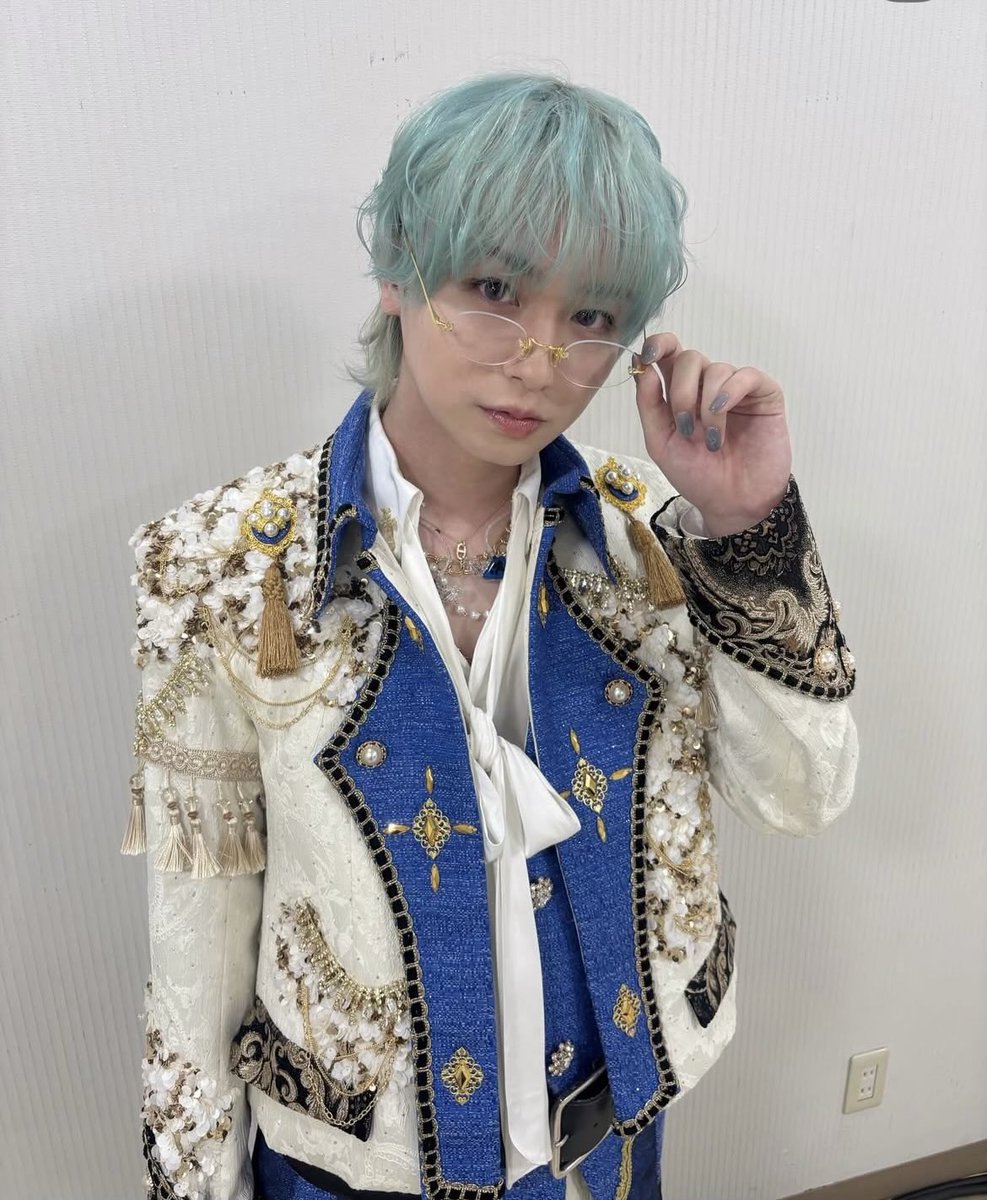 最も強い言葉で最大級これを激賞し、 衷心より惜しみない崇敬の念を