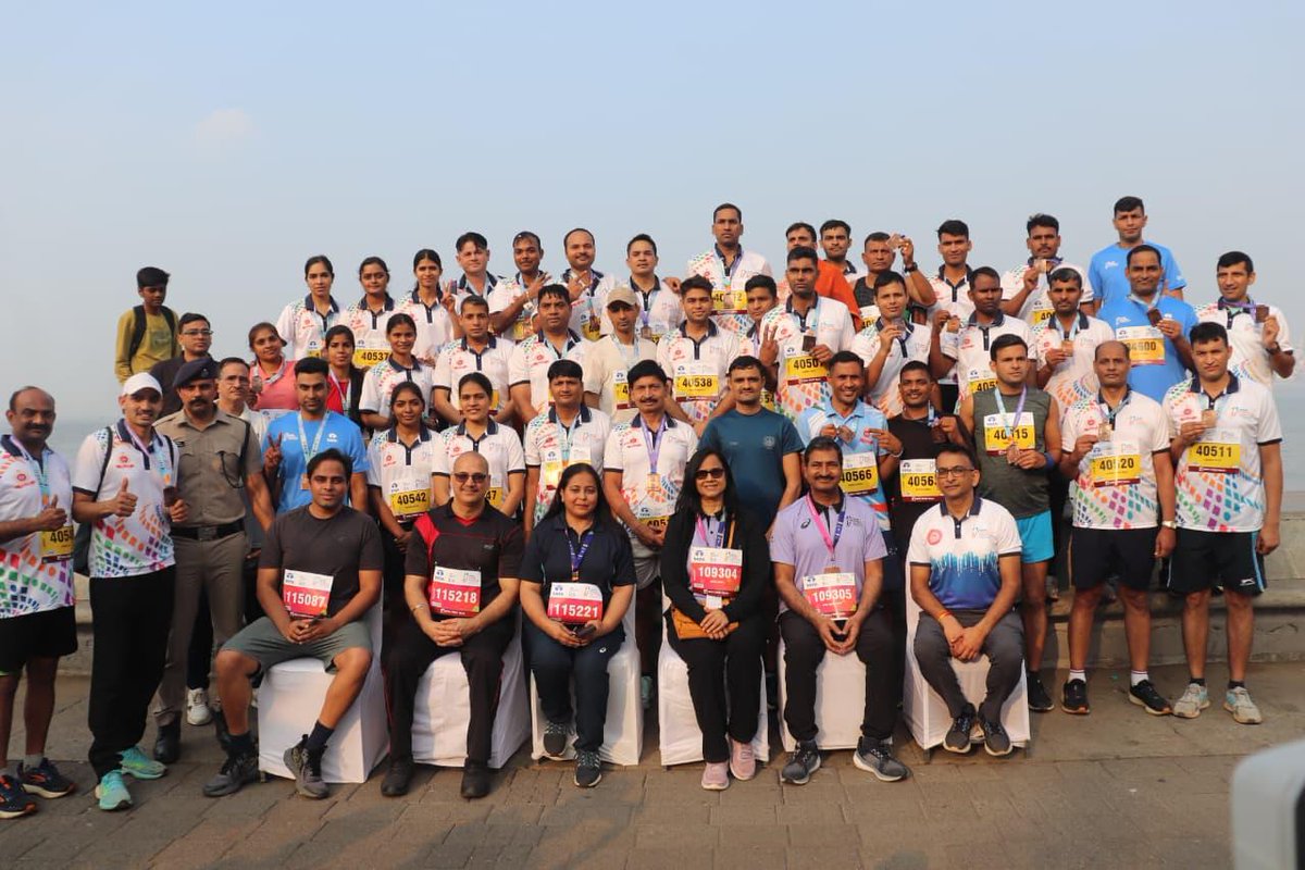 WesternRly's tweet image. Proud moment for the WR RPF Team! 🇮🇳 

Our dedicated RPF personnel showcased their incredible spirit, endurance and fitness at the Tata Mumbai Marathon 2026.

Committed to duty, committed to health!

#RPF #WesternRailway #FitnessMotivation #MissionFitness #TMM2026 #RailwayPolice