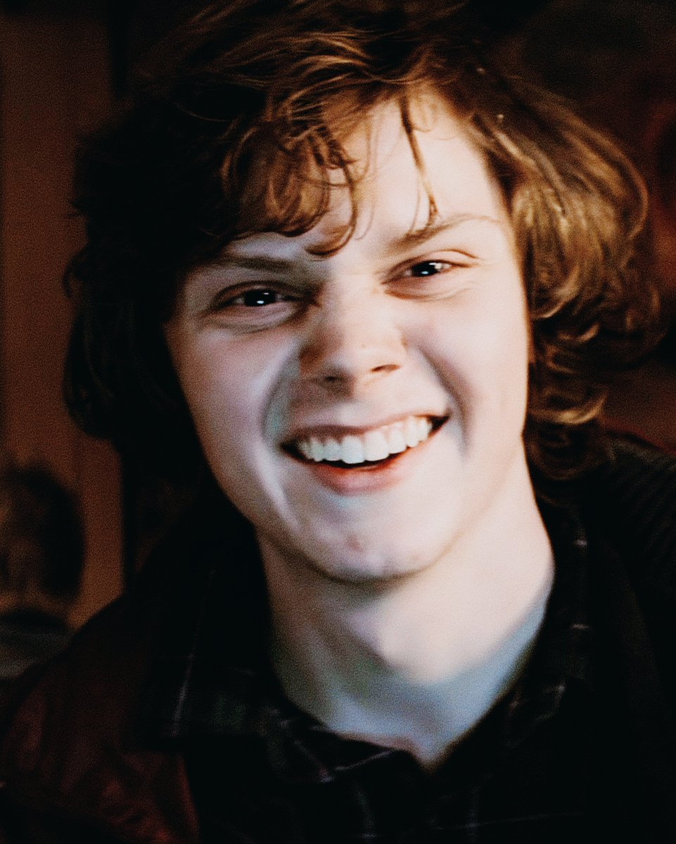 hourly evan peters tweet media