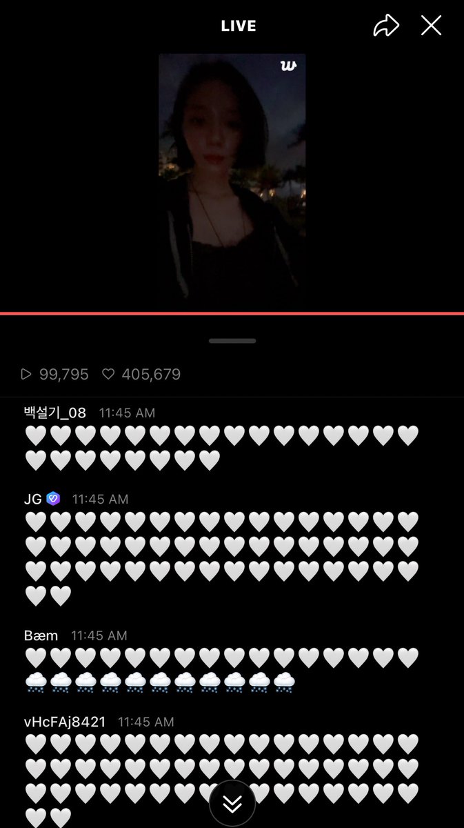 winterbearjm's tweet image. คือจอมันมืด พวกมายเลยพากันส่งหัวใจสีขาวไปให้น้องหนาวทำให้จอมันสะท้อนละหน้าน้องสว่างขึ้น555555 น่ารักอ่า