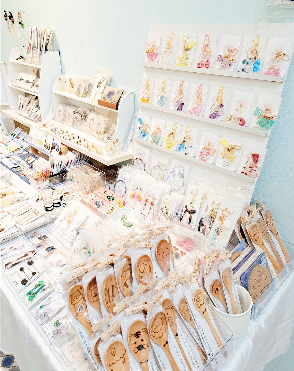 hakomittsu's tweet image. てづくり雑貨店hakomittsu.
本日もopenしております(*^^*)

19時までお待ちしております♪
地図⇒ hakomittsu.com/access/

🌟1月は隣部屋104アトリエにて営業中！

#はこみっつ #ハンドメイド