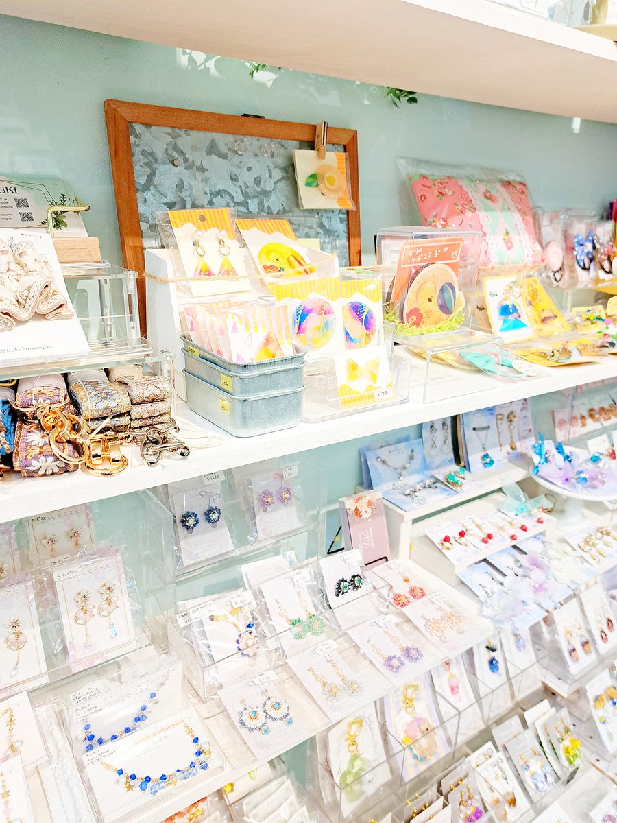 hakomittsu's tweet image. てづくり雑貨店hakomittsu.
本日もopenしております(*^^*)

19時までお待ちしております♪
地図⇒ hakomittsu.com/access/

🌟1月は隣部屋104アトリエにて営業中！

#はこみっつ #ハンドメイド