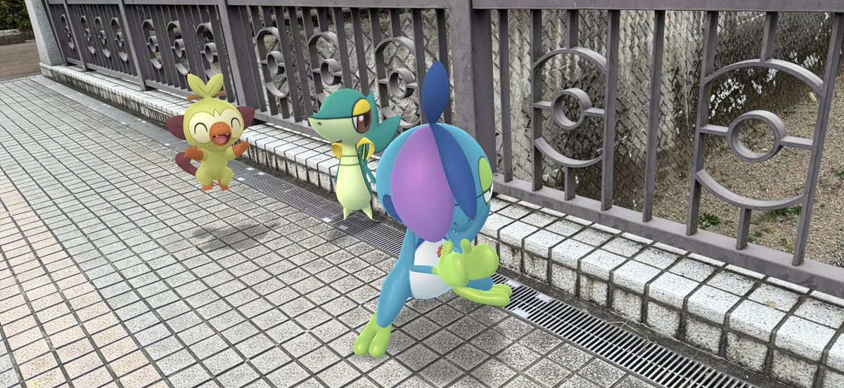 kerolimu's tweet image. モンスターボール橋で、サルノリに遊ばれてるジメレオンたん。

どうやら、ポケットに入れておいた何かをサルノリがササササっと🤣

#inteleonfamily