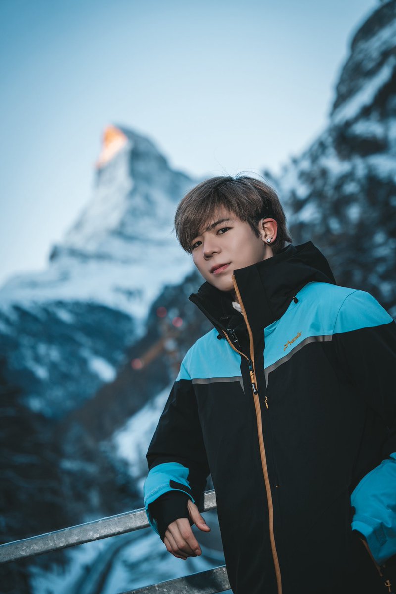 Big_O_cean's tweet image. Breathtaking views behind us, memories ahead. ⛰️✨

#BigOcean #빅오션
#Matterhorn #Zermatt #Switzerland