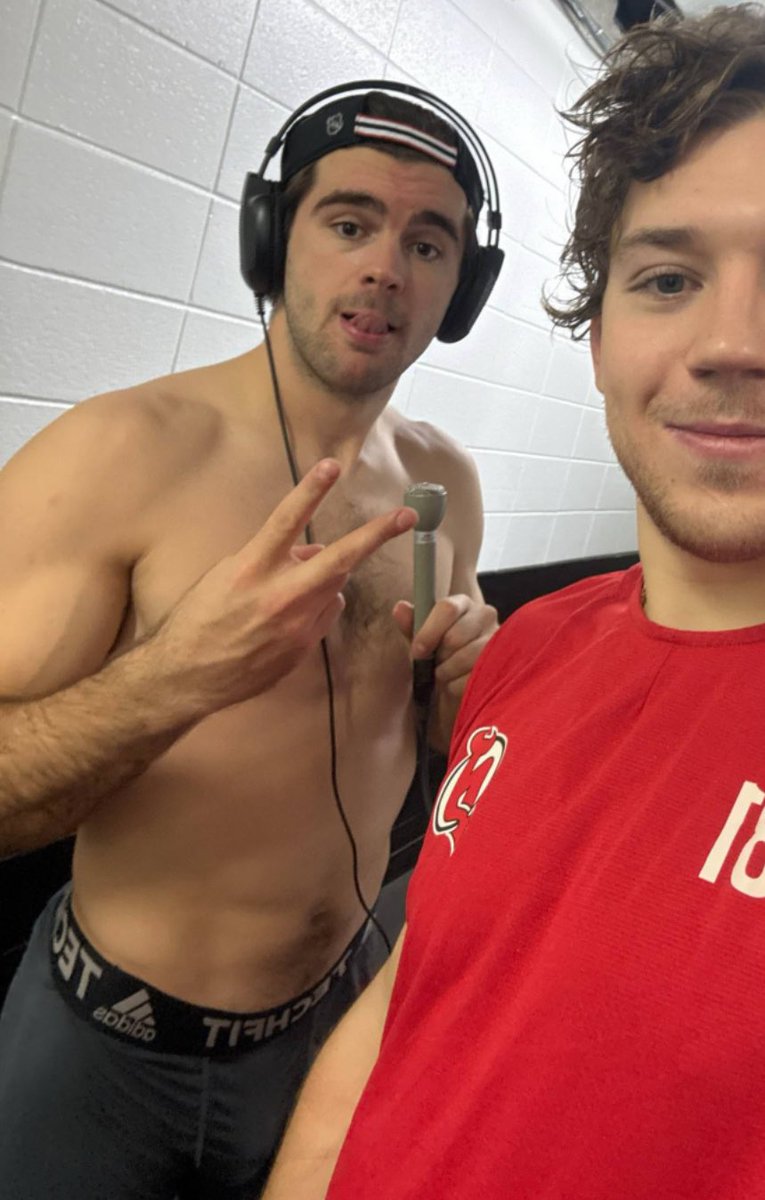 THE SCREAM I JUST SCRUMPT MY GOD THATS OUR CAPTAIN HELLOOOOOOO