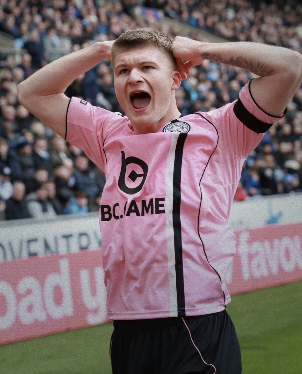 مراهق يشيل نادي كامل على كتوفه.
بدونه الفريق بلا شخصية، بلا هوية، ولا ينافس حتى على أبسط الطموحات والله

وجوده دايم انه يدور الشو حاضر في المشهد مايختفي ابدا
شمعة مضيئة وسط ظلام فني وإداري واضح
الواقع يقولها بوضوح لولاه النادي خسران9 نقاط وخارجين المنافسة تمامًا