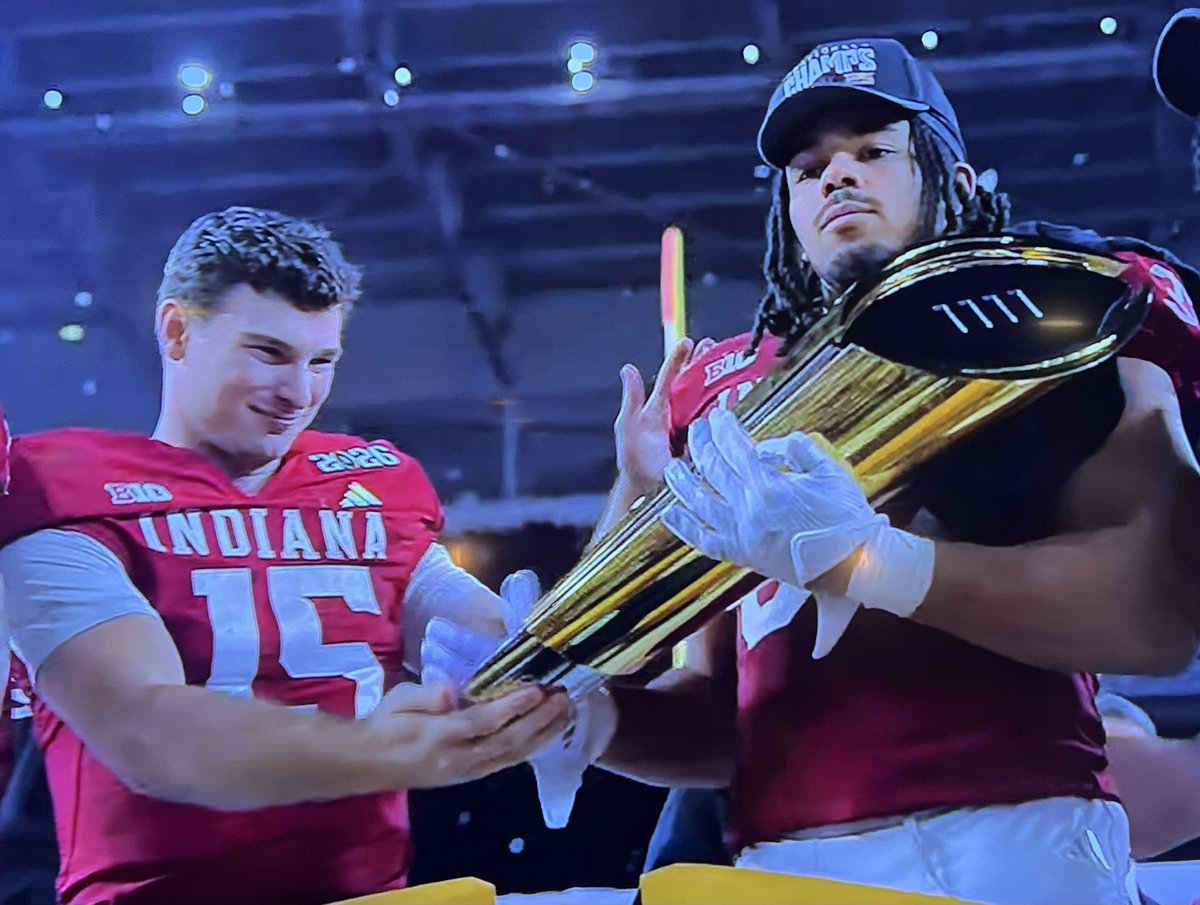 CoachKlestinski's tweet image. Congratulations @rnowakowski14 on a remarkable college career!  Setting the tone in the CFP National Championship game with a huge TD.  You did it the right way.  No Excuses, No Regrets!  Love you!