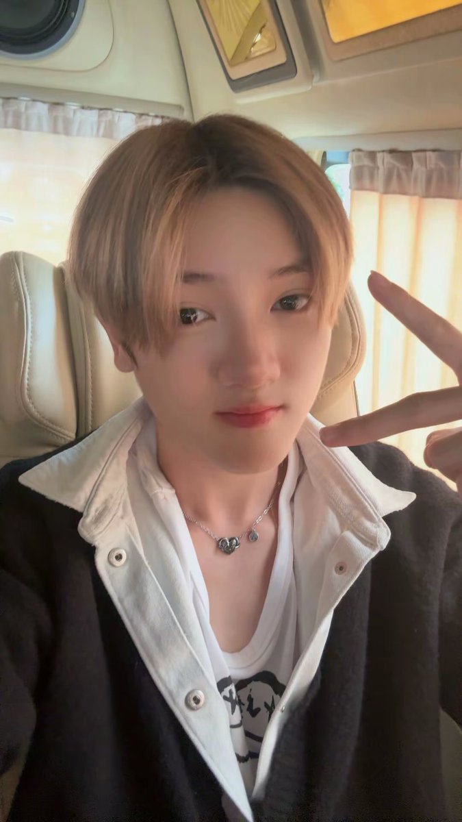 เริ่มละนะตัวเธอ~ 😘😀😁
#DICE_SWIPEUP_PRESSTOUR
#DICE_SONRAY
#CHEESEchayapol