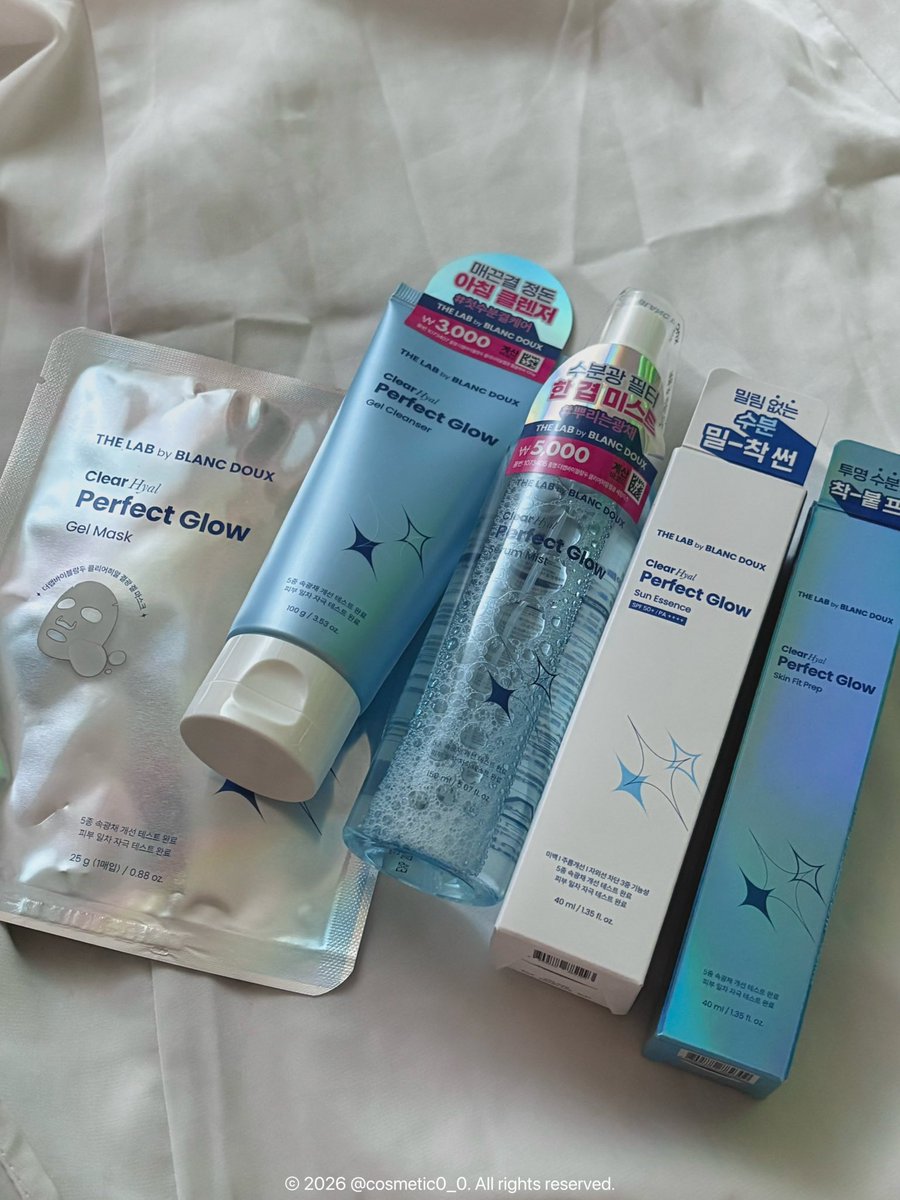 cosmetic0_0's tweet photo. #제품제공 (리뷰 의무X)

요즘 다이소 품절대란템 더랩바이블랑두의 제품을 제공받아 약 2주 간 사용한 후기!

왜 인기 제품인지 알 거 같아요
촉촉함, 화잘먹, 가벼움 다 잡은 최고의 제품이에요

퍼펙트 히�� 결광 라인 5종 사용 후기 타래로 이어보겠습니다🤍 https://t.co/AUW11RkZYq