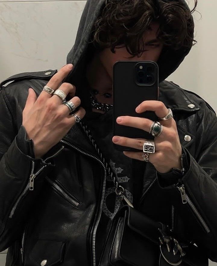 ModeledAngst's tweet image. He was told to post a selfie on his social. For some PR reason or whatever. He snaps a quick mirror pic and deems it okay, adding it to a new post and sending it through without any hashtags.