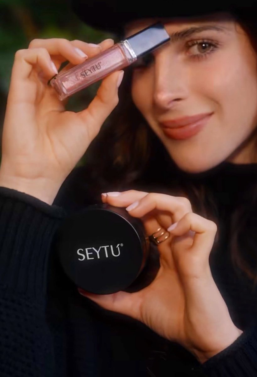 Emprende593's tweet photo. 🫶🏻Cuando un maquillaje también es oportunidad 💼✨
💄 Compacto 2 en 1 SEYTÚ
✔ Uso profesional
✔ Marca del Miss Universo
✔ Belleza + bienestar + ingresos
¿Te gustaría vender, recomendar o emprender conmigo?
📩 Escríbeme.
#Multidesarrollo #EmprenderConBelleza #CuencaEcuador https://t.co/ZkBuJQaCRQ