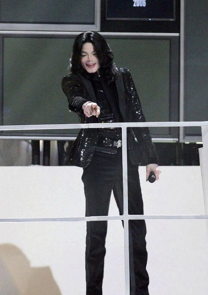 lithoniagirl's tweet image. why be 2016 when it could be 2006